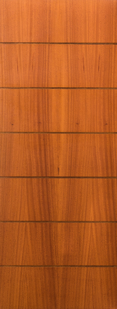 Porta lisa semi sólida com detalhe horizontal