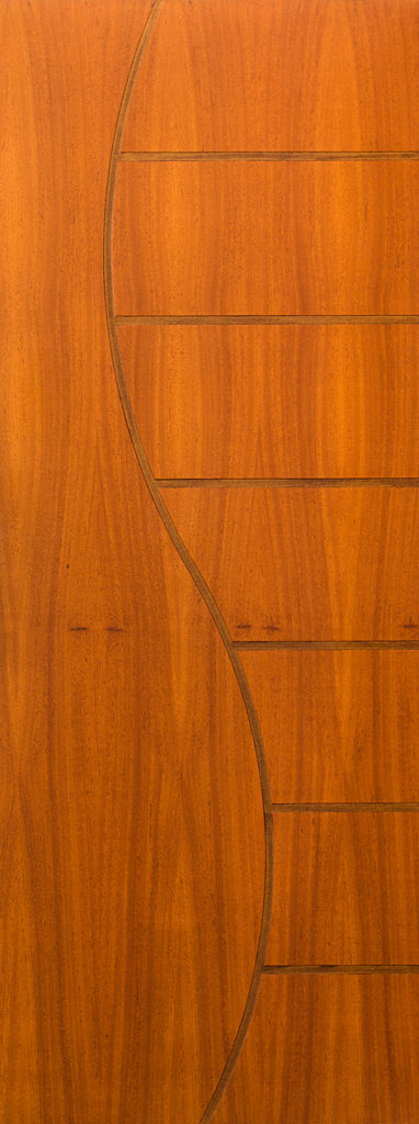 Porta lisa semi sólida com detalhe sinuoso