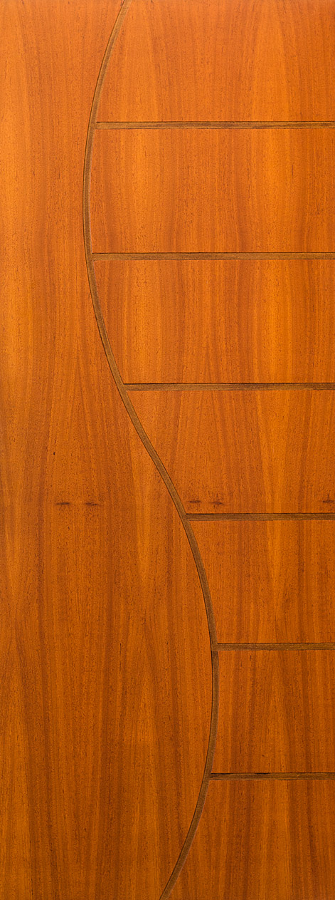 Porta lisa semi sólida com detalhe sinuoso