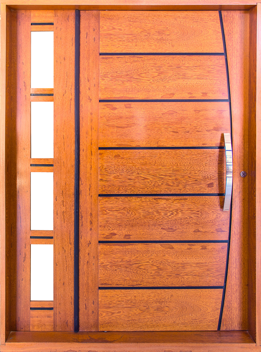 Porta de entrada clean com detalhe abaulado unilateral sem almofadas